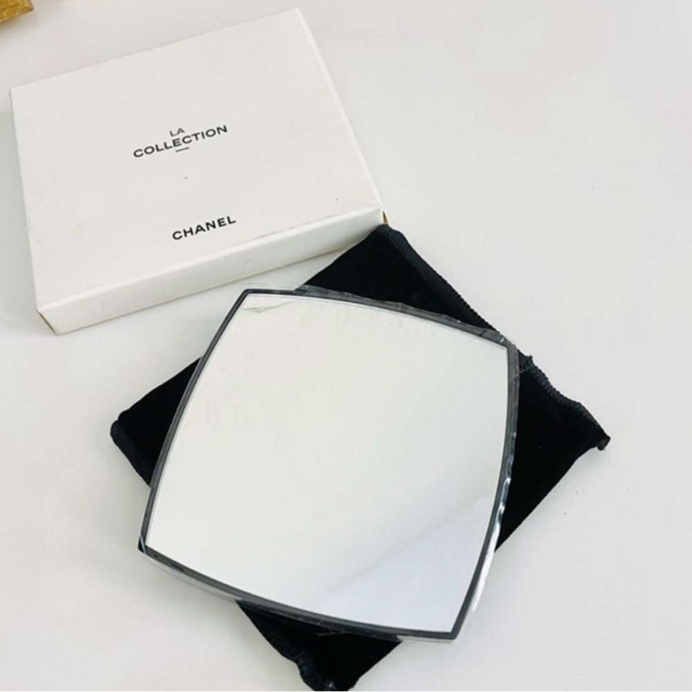 Chanel‎ double side compact mirror - Picture 3 of 4